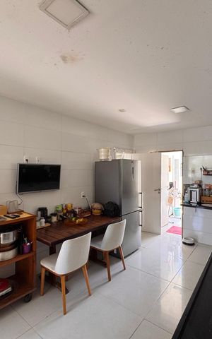 Casa de condomínio à venda com 450m², 5 quartos e 4 vagas Casa de condomínio à venda com 450m², 5 quartos e 4 vagasCozinha