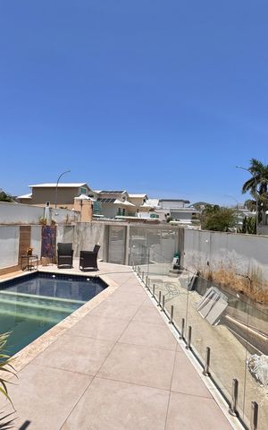 Casa de condomínio à venda com 450m², 5 quartos e 4 vagas Casa de condomínio à venda com 450m², 5 quartos e 4 vagasÁrea externa