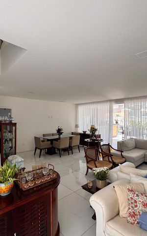 Casa de condomínio à venda com 450m², 5 quartos e 4 vagas Casa de condomínio à venda com 450m², 5 quartos e 4 vagasSala