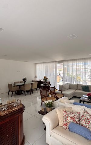 Casa de condomínio à venda com 450m², 5 quartos e 4 vagas Casa de condomínio à venda com 450m², 5 quartos e 4 vagasSala