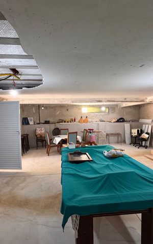 Casa de condomínio à venda com 450m², 5 quartos e 4 vagas Casa de condomínio à venda com 450m², 5 quartos e 4 vagasSalão de jogos