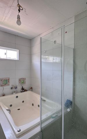 Casa de condomínio à venda com 450m², 5 quartos e 4 vagas Casa de condomínio à venda com 450m², 5 quartos e 4 vagasSuíte 3 - Banheiro