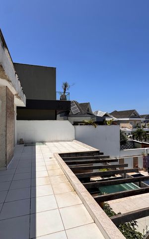 Casa de condomínio à venda com 450m², 5 quartos e 4 vagas Casa de condomínio à venda com 450m², 5 quartos e 4 vagasTerraço