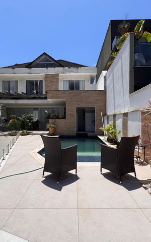 Casa de condomínio à venda com 450m², 5 quartos e 4 vagas Casa de condomínio à venda com 450m², 5 quartos e 4 vagasSalão de jogos