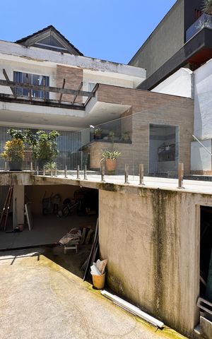 Casa de condomínio à venda com 450m², 5 quartos e 4 vagas Casa de condomínio à venda com 450m², 5 quartos e 4 vagasSalão de jogos