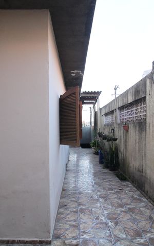 Casa à venda com 230m², 5 quartos e 3 vagasCorredor Externo