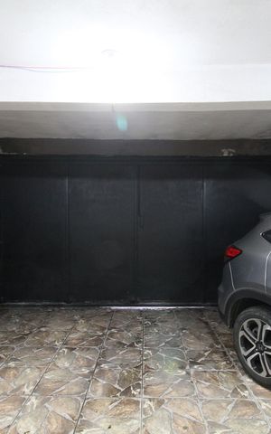 Casa à venda com 230m², 5 quartos e 3 vagasGaragem