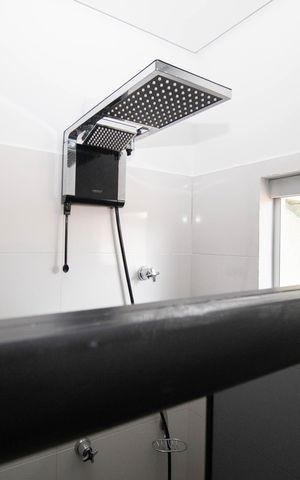 Casa de condomínio para alugar com 100m², 1 quarto e 3 vagas Casa de condomínio para alugar com 100m², 1 quarto e 3 vagasBanheiro da Suíte
