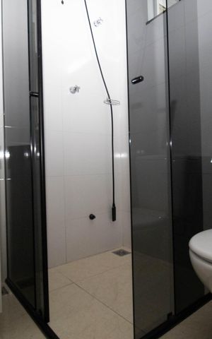 Casa de condomínio para alugar com 100m², 1 quarto e 3 vagas Casa de condomínio para alugar com 100m², 1 quarto e 3 vagasBanheiro da Suíte