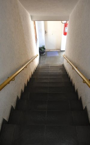 Apartamento à venda com 45m², 2 quartos e 1 vagaEscada de acesso