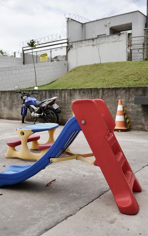 Apartamento à venda com 48m², 2 quartos e 2 vagas Apartamento à venda com 48m², 2 quartos e 2 vagasÁrea comum - Playground e Churrasqueira