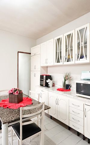 Casa à venda com 125m², 3 quartos e 2 vagas Casa à venda com 125m², 3 quartos e 2 vagasCozinha