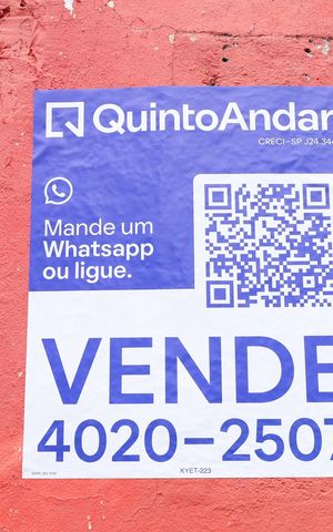 Apartamento à venda com 40m², 2 quartos e 1 vagaPlaca GRANDE instalada na fachada do condomínio, dia 12.10.2026 - Código da placa: KYET-223