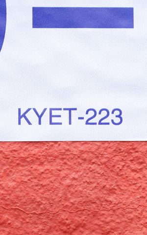 Apartamento à venda com 40m², 2 quartos e 1 vagaPlaca GRANDE instalada na fachada do condomínio, dia 12.10.2026 - Código da placa: KYET-223