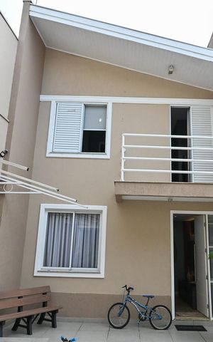 Casa de condomínio à venda com 200m², 3 quartos e 2 vagasFachada