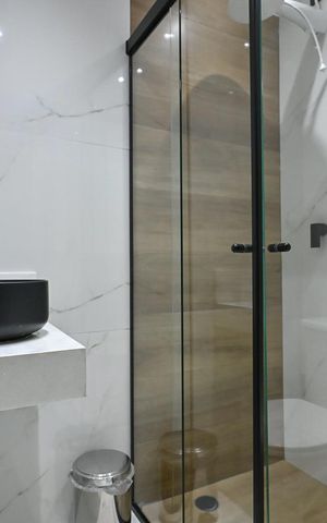 Casa de condomínio à venda com 200m², 3 quartos e 2 vagasBanheiro de Serviço