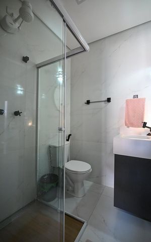 Casa de condomínio à venda com 200m², 3 quartos e 2 vagasBanheiro