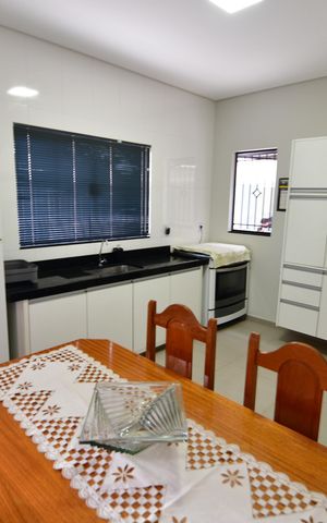 Casa para alugar com 90m², 2 quartos e 2 vagasCozinha