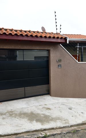Casa para alugar com 90m², 2 quartos e 2 vagasFachada