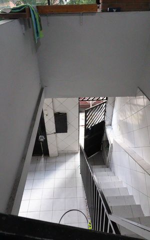 Casa à venda com 115m², 3 quartos e 2 vagasEscada externa