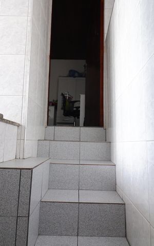 Casa à venda com 115m², 3 quartos e 2 vagasEscada