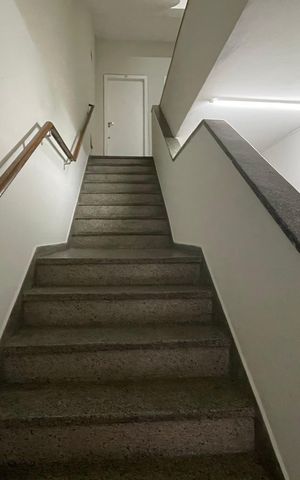 Apartamento para alugar com 70m², 3 quartos e 1 vaga Apartamento para alugar com 70m², 3 quartos e 1 vagaEscada de acesso