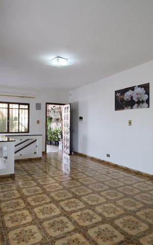 Casa para alugar com 150m², 3 quartos e 2 vagasSala