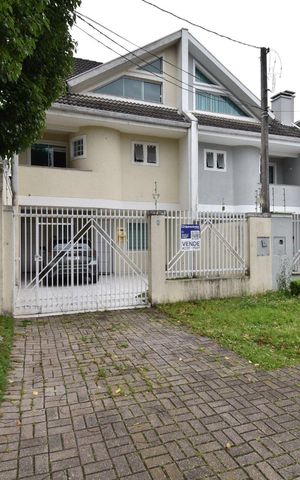 Casa à venda com 162m², 3 quartos e 2 vagasFachada