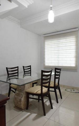 Casa à venda com 162m², 3 quartos e 2 vagasSala de jantar