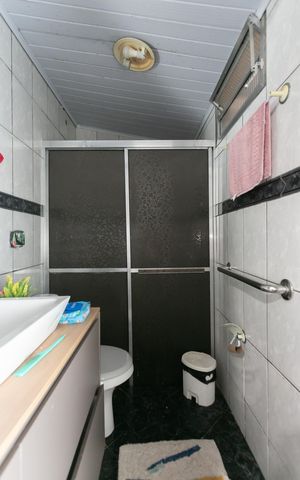 Casa à venda com 360m², 4 quartos e 2 vagas Casa à venda com 360m², 4 quartos e 2 vagasBanheiro 1