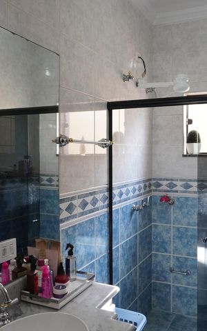 Casa para alugar com 338m², 4 quartos e 4 vagasBanheiro 2