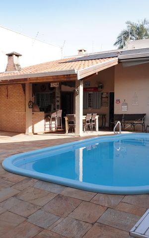 Casa para alugar com 338m², 4 quartos e 4 vagasQuintal