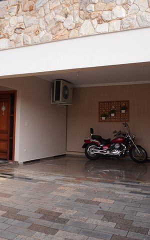 Casa para alugar com 338m², 4 quartos e 4 vagasGaragem