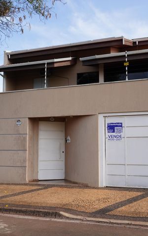 Casa para alugar com 338m², 4 quartos e 4 vagasPlaca PXZV-881