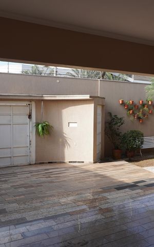 Casa para alugar com 338m², 4 quartos e 4 vagasGaragem