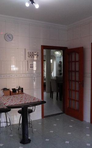 Casa para alugar com 338m², 4 quartos e 4 vagasCozinha