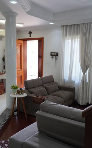 Casa para alugar com 338m², 4 quartos e 4 vagasSala