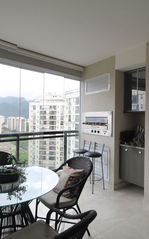 Apartamento à venda com 170m², 3 quartos e 3 vagasSala - Varanda