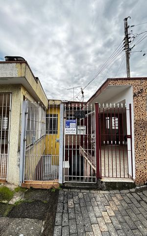 Casa para alugar com 75m², 2 quartos e sem vaga Casa para alugar com 75m², 2 quartos e sem vagaFachada