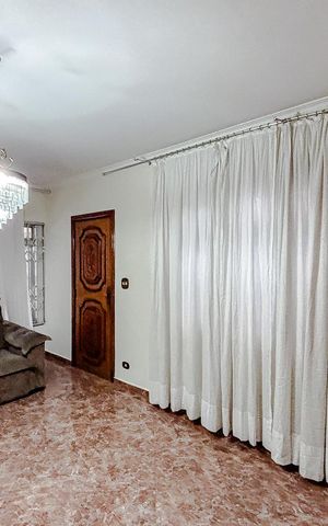 Casa para alugar com 201m², 4 quartos e 2 vagasSala