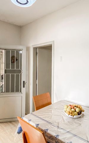 Casa à venda com 147m², 2 quartos e 2 vagas Casa à venda com 147m², 2 quartos e 2 vagasSala