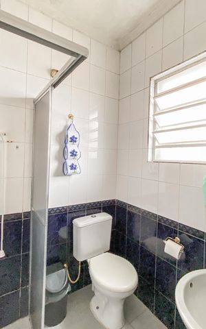 Casa à venda com 147m², 2 quartos e 2 vagas Casa à venda com 147m², 2 quartos e 2 vagasBanheiro