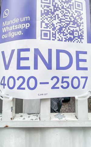 Casa à venda com 147m², 2 quartos e 2 vagas Casa à venda com 147m², 2 quartos e 2 vagasPlaca