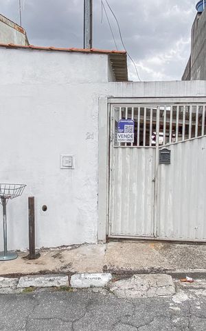 Casa à venda com 147m², 2 quartos e 2 vagas Casa à venda com 147m², 2 quartos e 2 vagasFachada