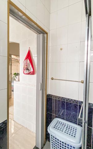 Casa à venda com 147m², 2 quartos e 2 vagas Casa à venda com 147m², 2 quartos e 2 vagasBanheiro
