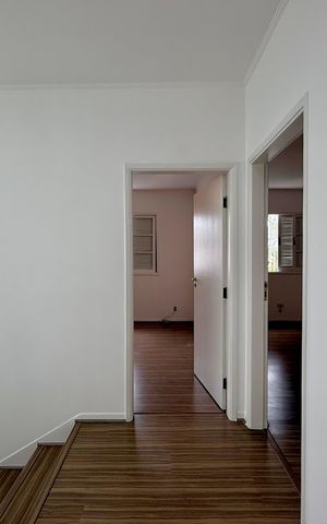 Casa para alugar com 189m², 3 quartos e 2 vagas Casa para alugar com 189m², 3 quartos e 2 vagasCorredor Quartos