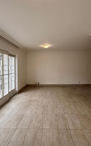 Casa para alugar com 189m², 3 quartos e 2 vagas Casa para alugar com 189m², 3 quartos e 2 vagasSala