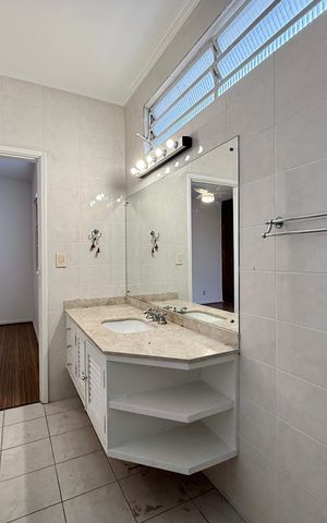 Casa para alugar com 189m², 3 quartos e 2 vagas Casa para alugar com 189m², 3 quartos e 2 vagasBanheiro Suíte