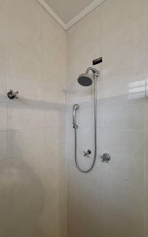 Casa para alugar com 189m², 3 quartos e 2 vagas Casa para alugar com 189m², 3 quartos e 2 vagasBanheiro Suíte