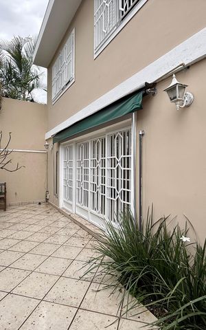 Casa para alugar com 189m², 3 quartos e 2 vagas Casa para alugar com 189m², 3 quartos e 2 vagasVaranda